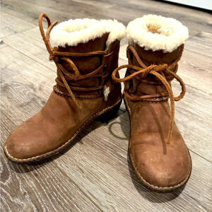 Women's Caspia UGG Boots